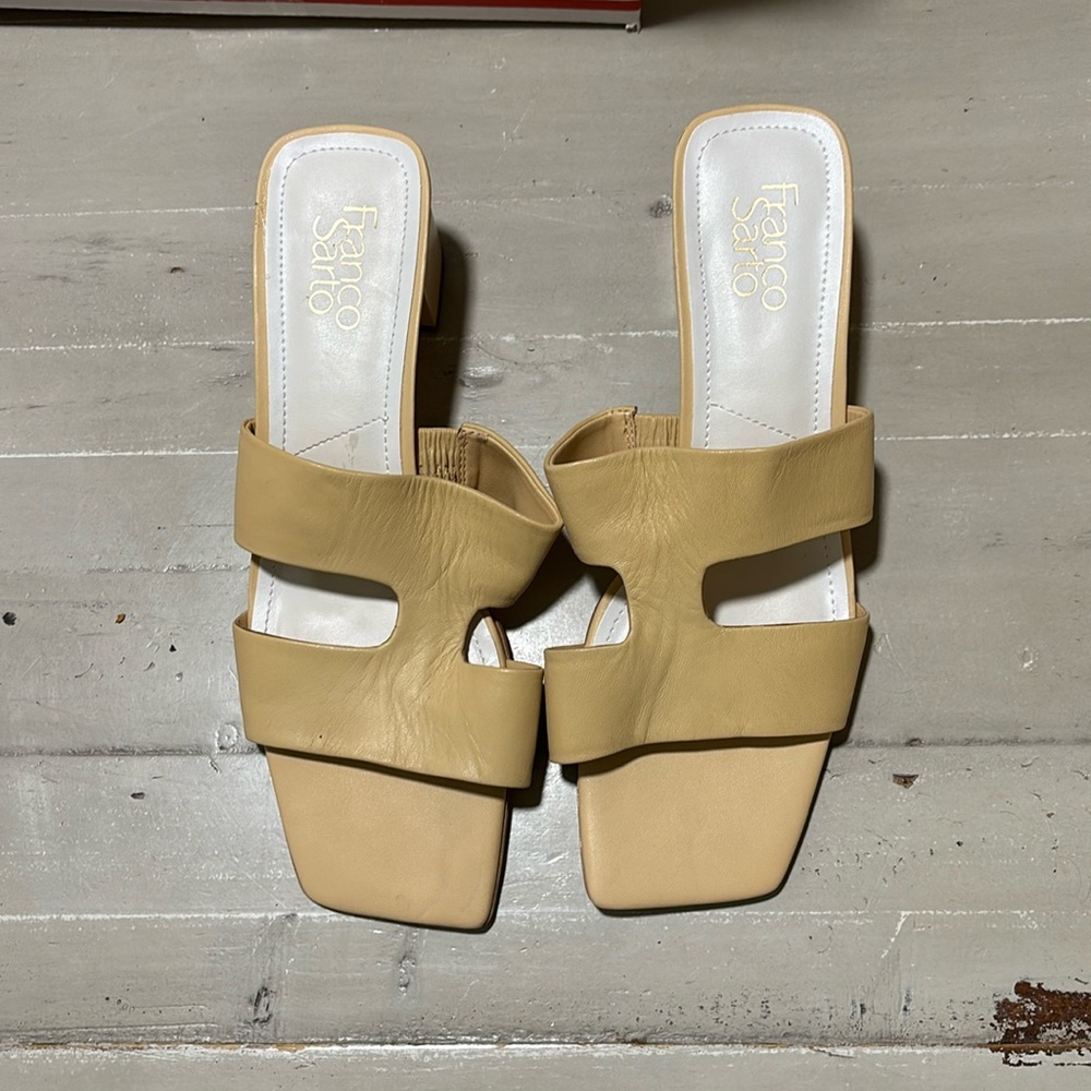 Resell 4 pairs of women’s sandals